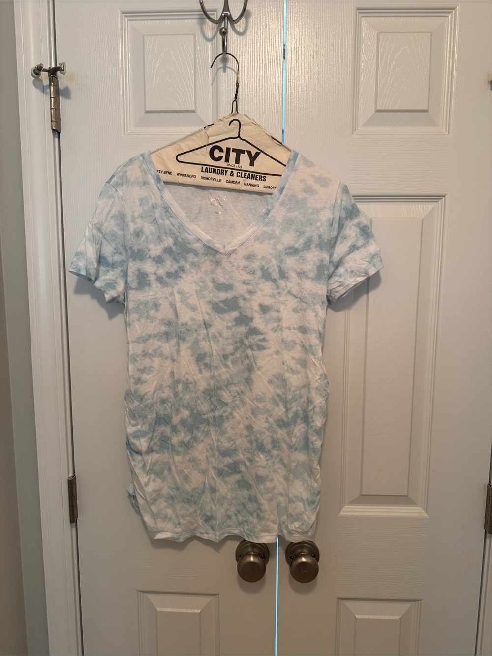 NWOT Isabel Maternity by Ingrid & Isabel Light Blue and White V-Neck Tie-Dye Tee